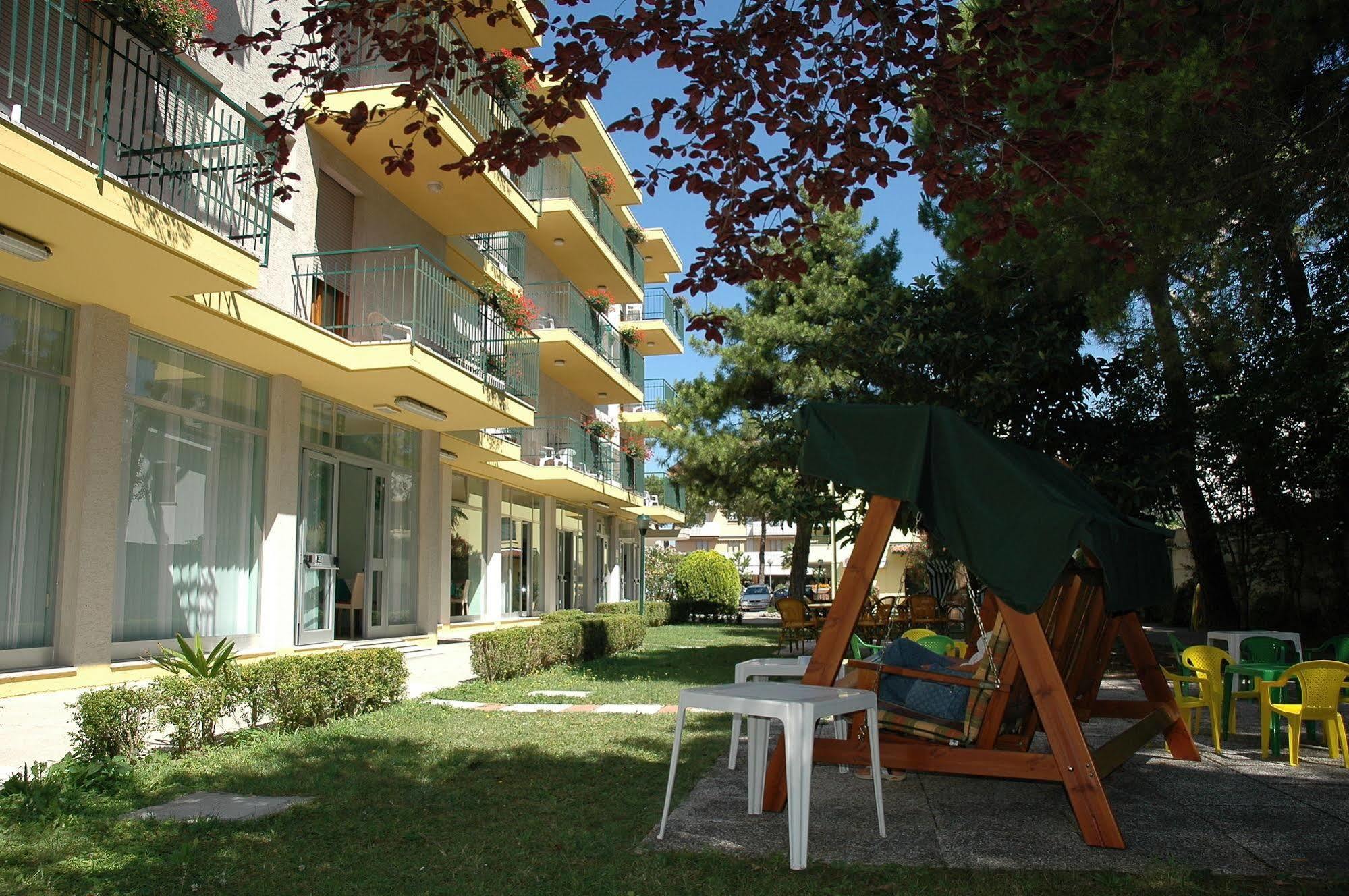 Hotel Adria Lignano Sabbiadoro Exterior foto